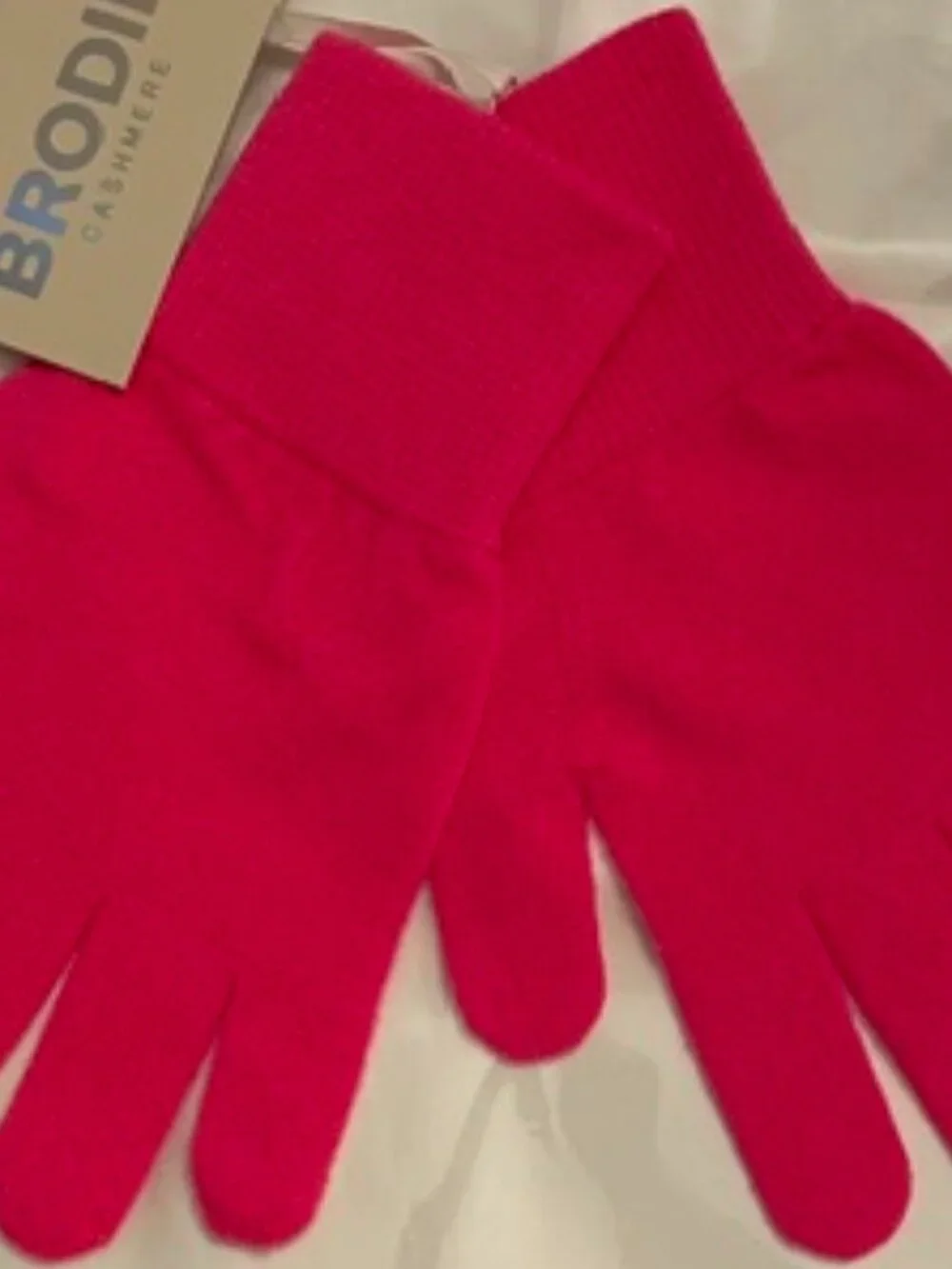 BRODIE CASHMERE Classic Cashmere Gloves in Neon Pink Size OS NWT